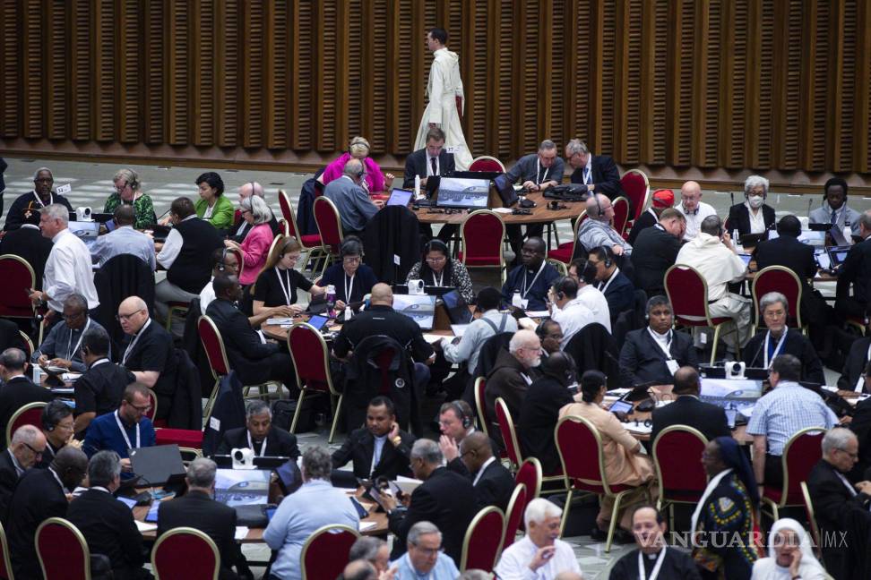 $!Los participantes asisten a una sesión de la Asamblea General del Sínodo de los Obispos en el Aula Pablo VI de la Ciudad del Vaticano.