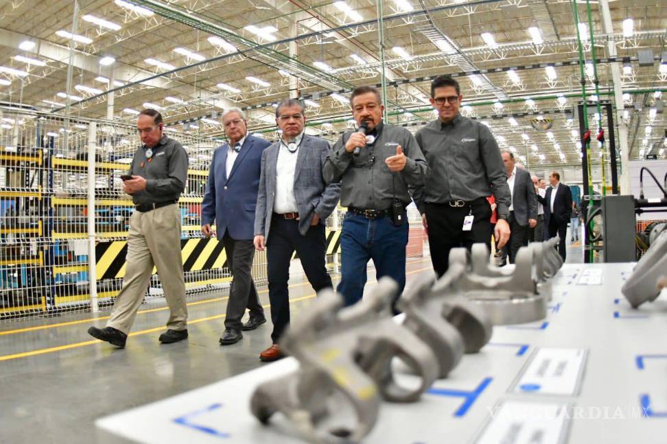$!El Alcalde y el Gobernador recorrieron las nuevas instalaciones de la empresa Neapco, que anunció su expansión con una inversión de 59 millones de dólares.