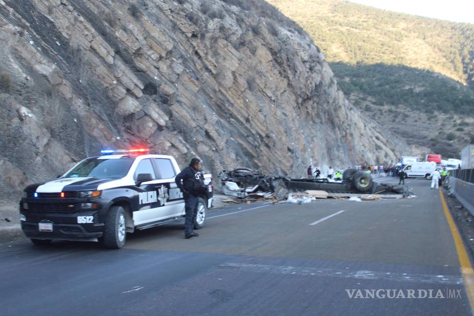 Tragedia en la carretera 57: Trailero pierde la vida en aparatoso accidente