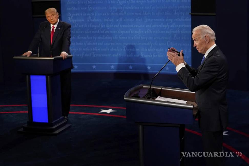 $!Los entonces candidatos a la presidencia de Estados Unidos, el republicano Donald Trump y el demócrata Joe Biden participan en un debate.