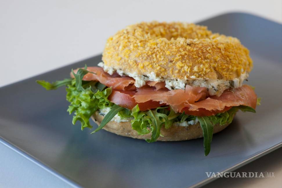 $!Imagen ilustrativa de hamburguesa de salmón con aguacate.