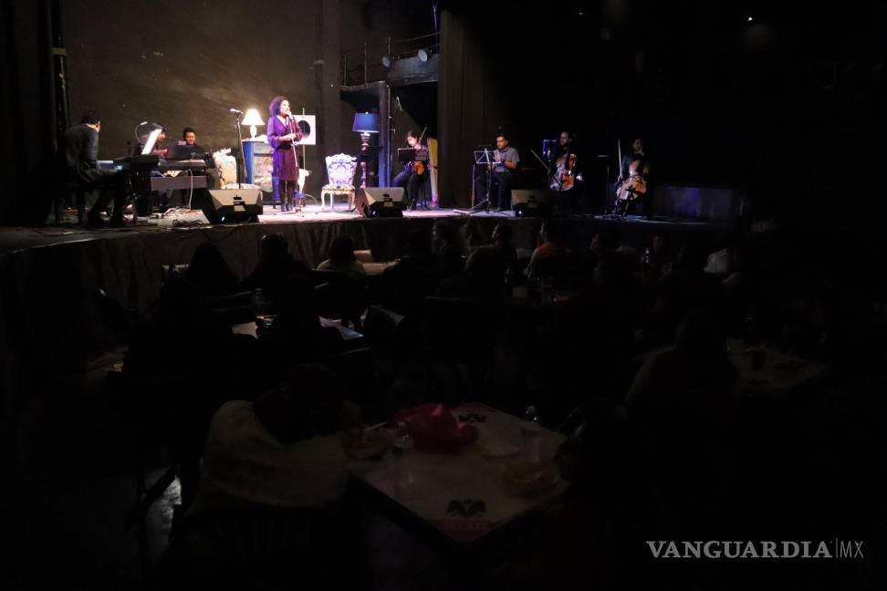 $!Adriana Molina rinde homenaje al teatro musical con su voz en Foro Amapola