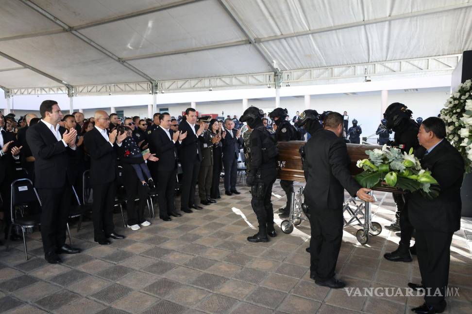 $!El gobernador reiteró su respaldo absoluto a los elementos de seguridad y sus familias, asegurando que nunca estarán solos.