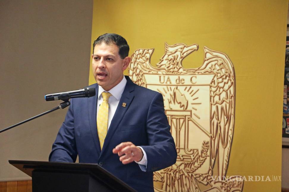 $!El rector felicitó a la Facultad y destacó el incremento del 35% en el índice de titulación en los últimos tres años.