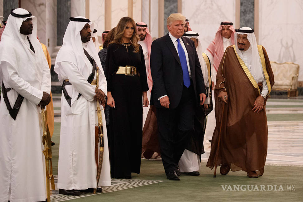 $!Ivanka y Melania Trump no se cubrieron con velo durante gira por Arabia Saudita