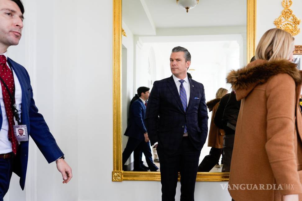 $!El secretario de Defensa de EU, Pete Hegseth, llega a la ceremonia de indulto del pavo en la Casa Blanca, en Washington.