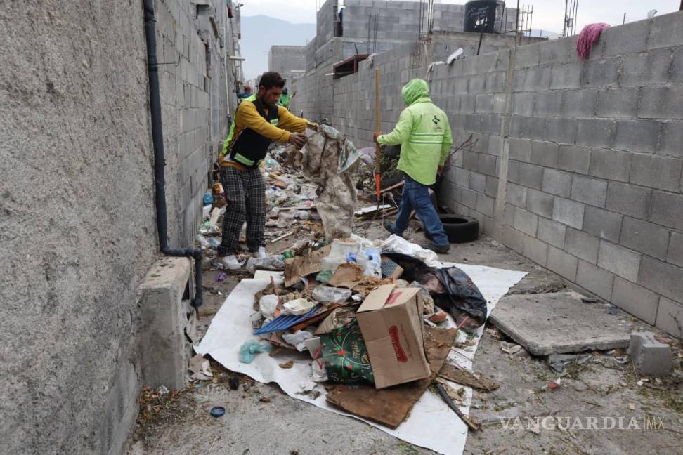 $!En Mirasierra, el municipio intervino varios callejones con retiro de basura acumulada, reforzando la seguridad y movilidad de residentes y transeúntes.