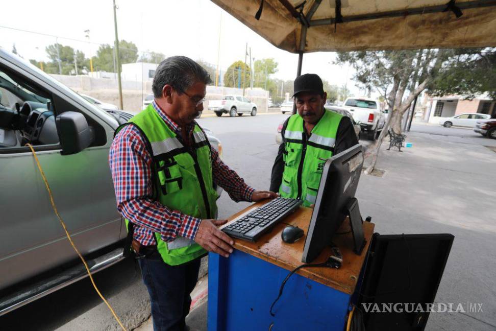 $!Los 15 mil autos verificados representan solo el 3.5% del parque vehicular de Saltillo, que asciende a 427 mil 146 unidades.