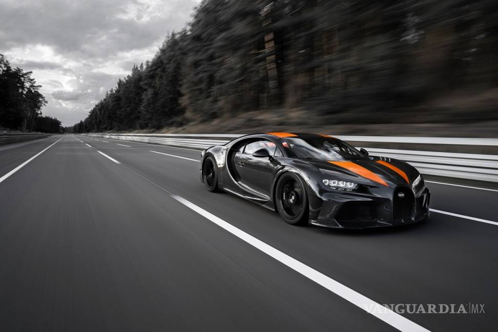 $!Bugatti Chiron alcanzó los 482.8 km/h, esto lo convierte en el auto más rápido del mundo