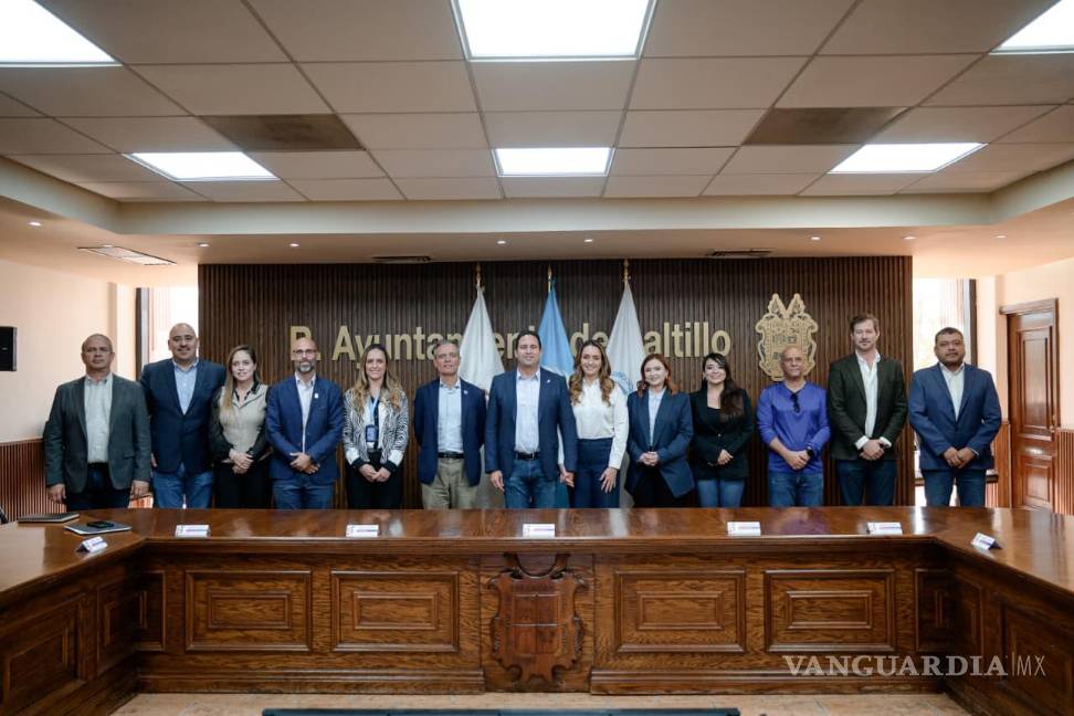 $!A la firma asistieron autoridades municipales, estatales, representantes de ACNUR y organismos de derechos humanos, reforzando el compromiso interinstitucional.