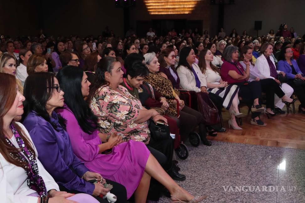 $!La conferencia fue organizada por el DIF Coahuila y la Secretaría de las Mujeres.