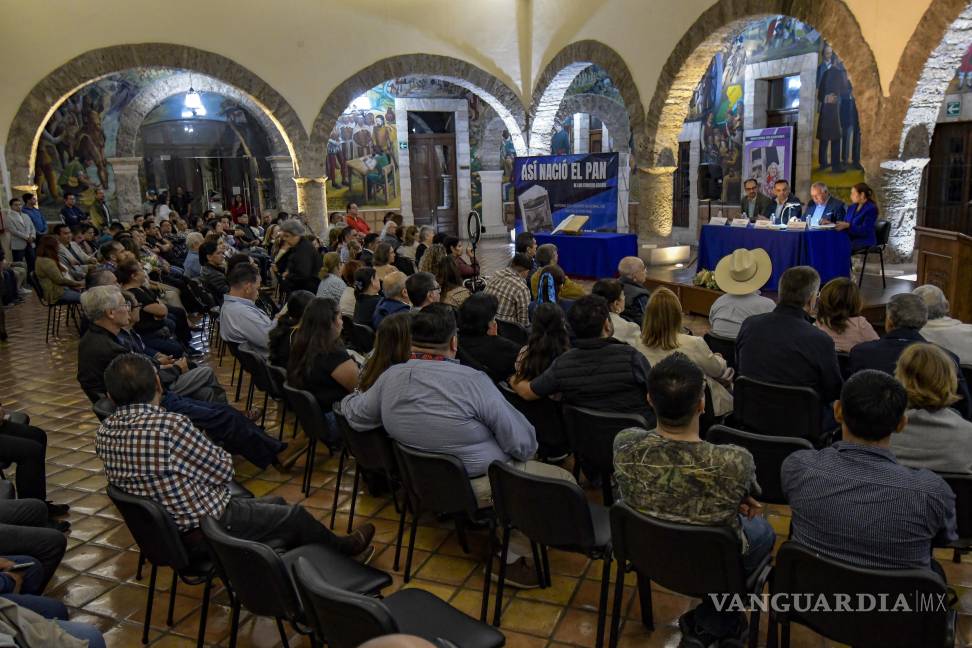 $!Panistas acudieron a la presentación de este libro que narra la historia del albiazul.
