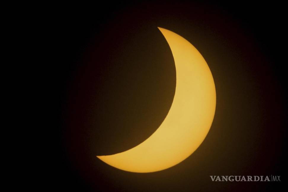 Así cautiva, maravilla y asombra el eclipse solar desde Mazatlán hasta la isla de Terranova (fotos)