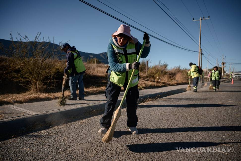 $!Los trabajos de limpieza abarcaron desde el bulevar Juan Navarro, en la colonia Fundadores, hasta Loma Linda.