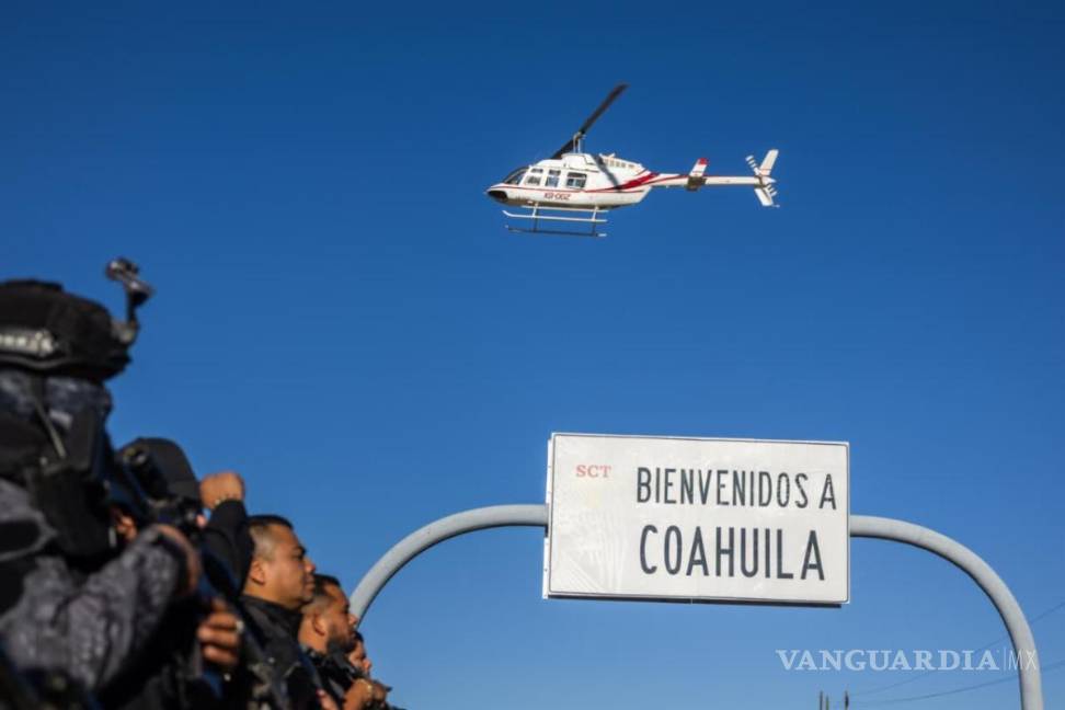$!Con apoyo de un helicóptero estatal se realizaron recorridos de vigilancia en el sur de Saltillo, colindante con Zacatecas.