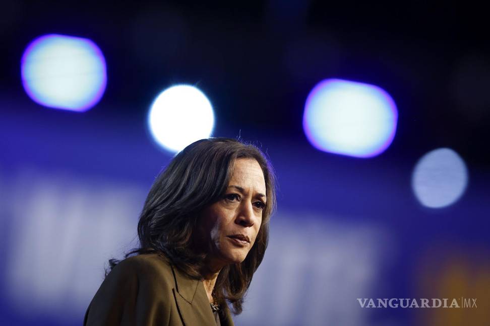 $!La candidata presidencial demócrata a la vicepresidenta estadounidense Kamala Harris habla durante un mitin de campaña en Las Vegas, Nevada.