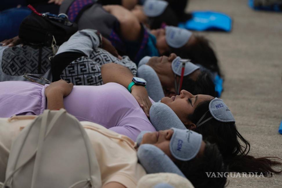 Así conmemoran en CDMX el Día Mundial del Sueño, cientos de personas se toman una “siesta masiva” (Fotos)