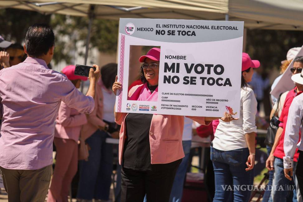 Así toman las calles y plazas miles de mexicanos para defender al INE (Fotos)