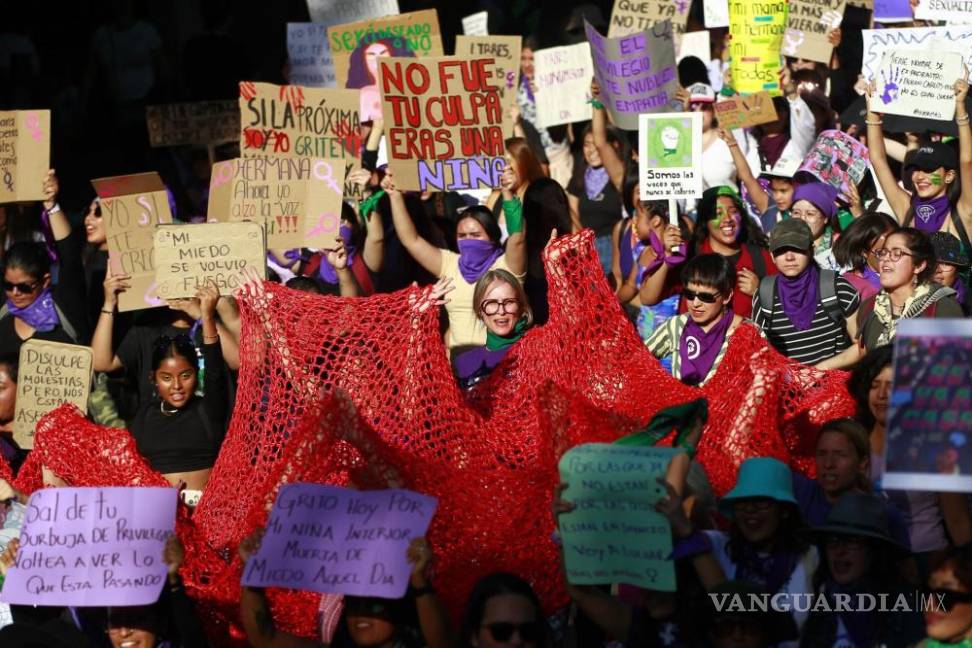 8M: Entre el dolor y la rabia con el grito de “Ni una más” miles de mujeres toman las calles en México (fotos)