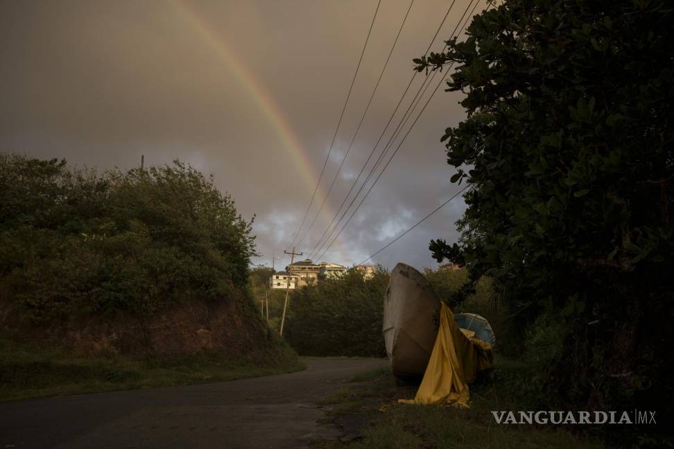 $!Un arcoíris sobre Belle Garden el lugar donde, durante meses, estuvo el cayuco mauritano que apareció a la deriva cerca de Tobago, en Trinidad y Tobago.