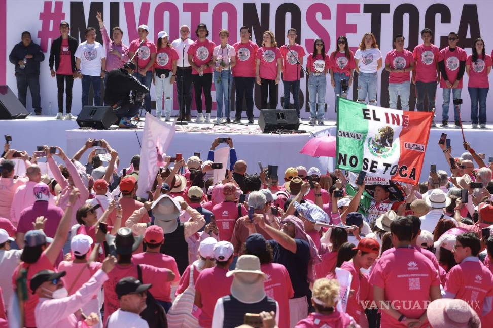 Así toman las calles y plazas miles de mexicanos para defender al INE (Fotos)