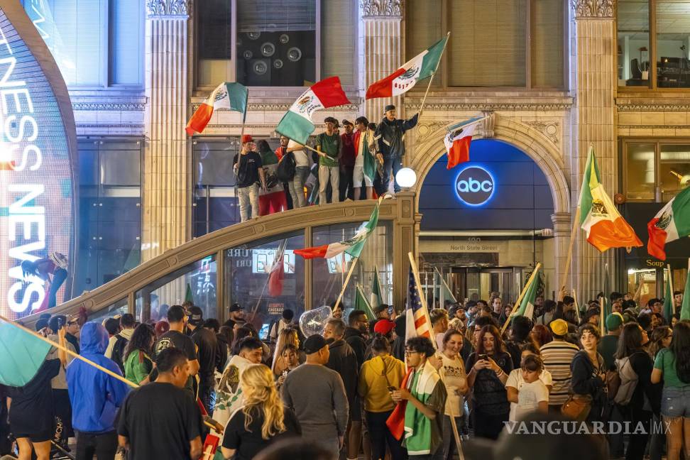 $!Fachada The Loop, así celebraron los mexicanos residentes en Chicago el Día de la Independencia de México.