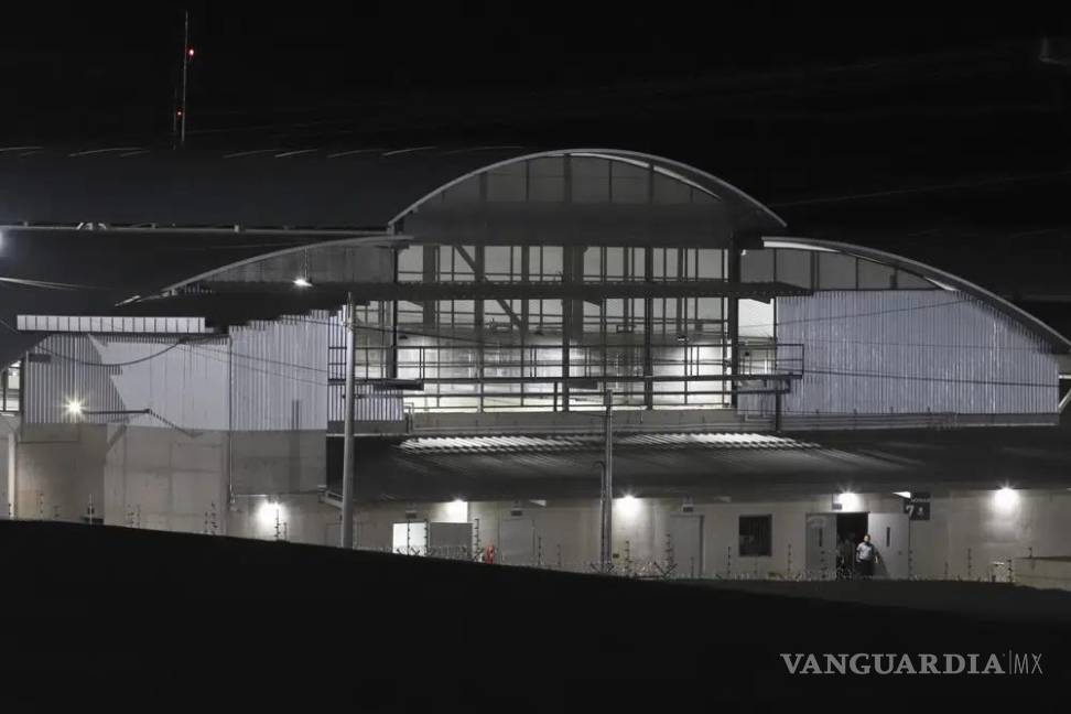 Así fue el traslado de 2 mil pandilleros al Centro de Confinamiento del Terrorismo en el Salvador