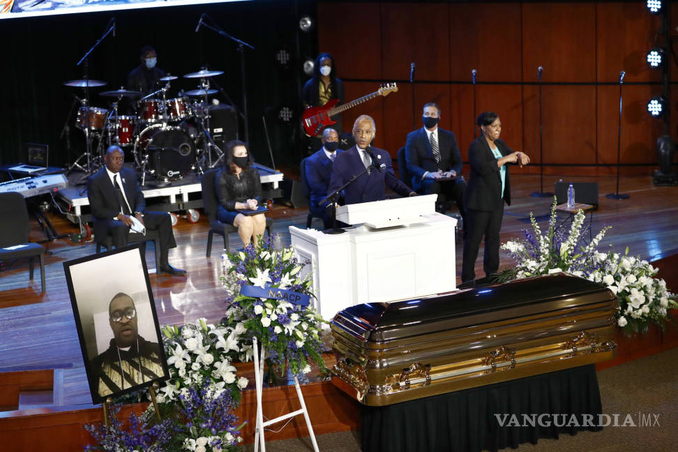 $!El inspirador mensaje del padre Al Sharpton en el funeral de George Floyd: &quot;Quítame la rodilla del cuello&quot;