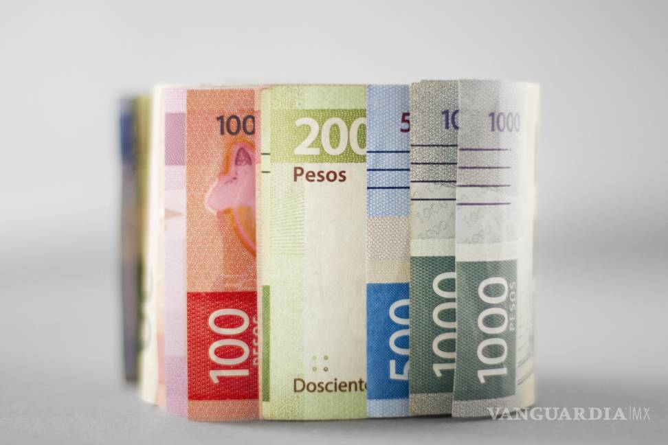 $!De acuerdo con la tabla publicada por el SAT, los sueldos de hasta 9,587.5 pesos mensuales estarán exentos de ISR en 2026.