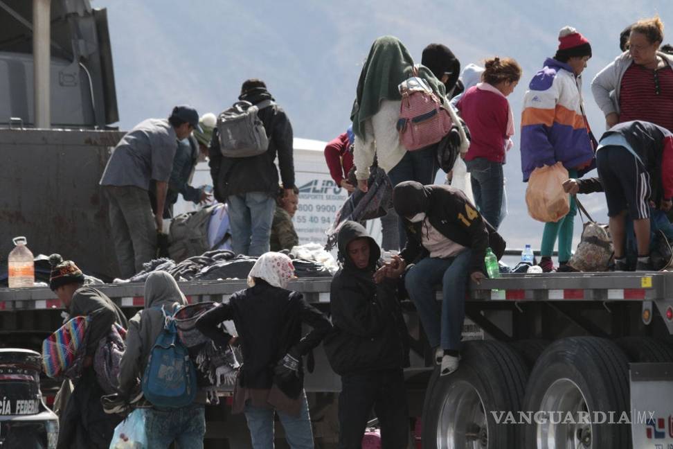 Rescatan a más de 50 migrantes en Múzquiz, Coahuila; llevaban dos días deambulando por el desierto