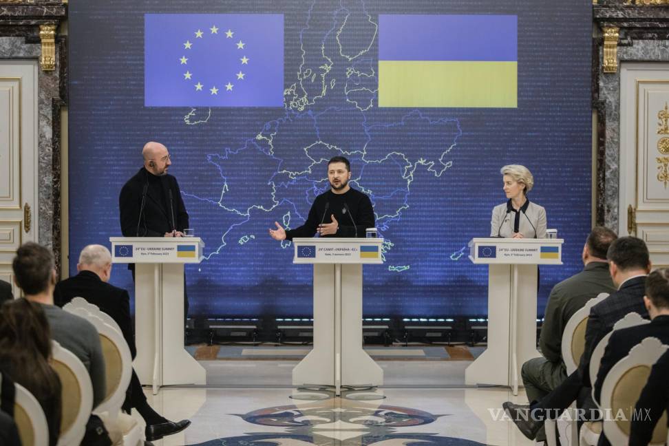 $!Presidente Volodímir Zelenski (c) de Ucrania, Charles Michel (i), presidente del Consejo Europeo; y Ursula von der Leyen (d), presidenta de la CE, en Kiev.
