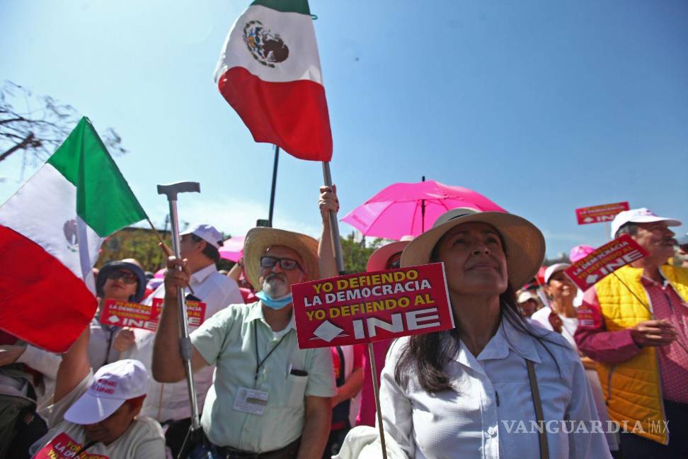 Así toman las calles y plazas miles de mexicanos para defender al INE (Fotos)