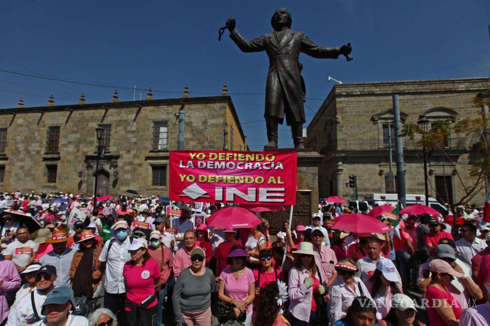 Así toman las calles y plazas miles de mexicanos para defender al INE (Fotos)