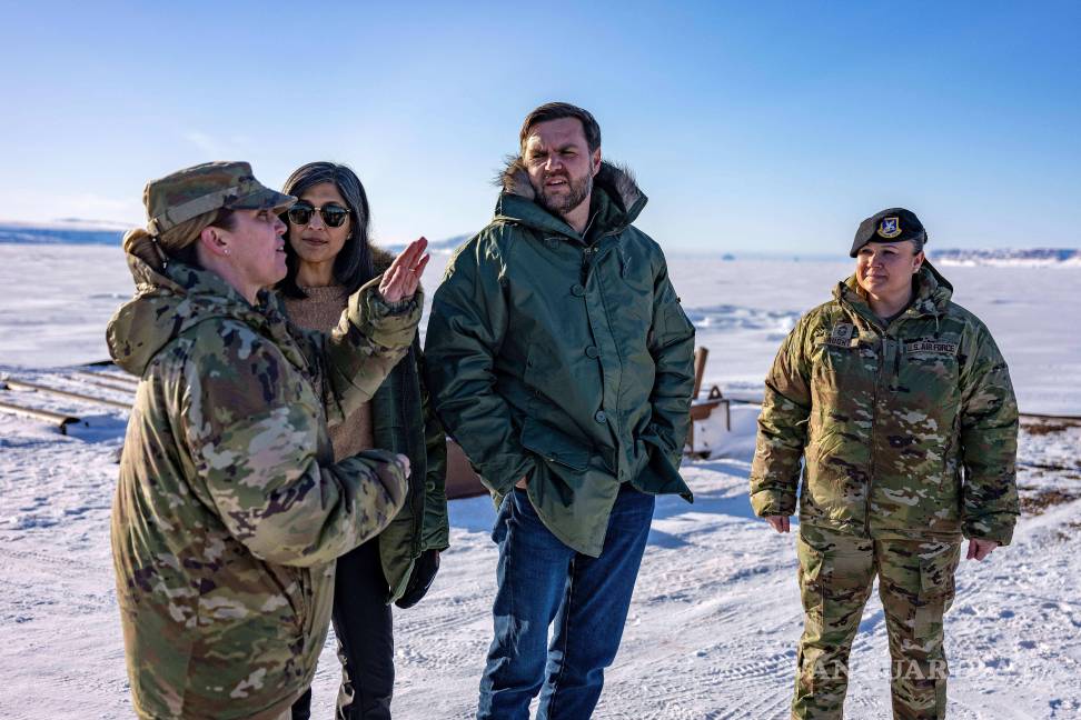 $!El vicepresidente J. D. Vance y la segunda dama Usha Vance visitan la Base Espacial Pituffik del ejército estadounidense en Groenlandia.