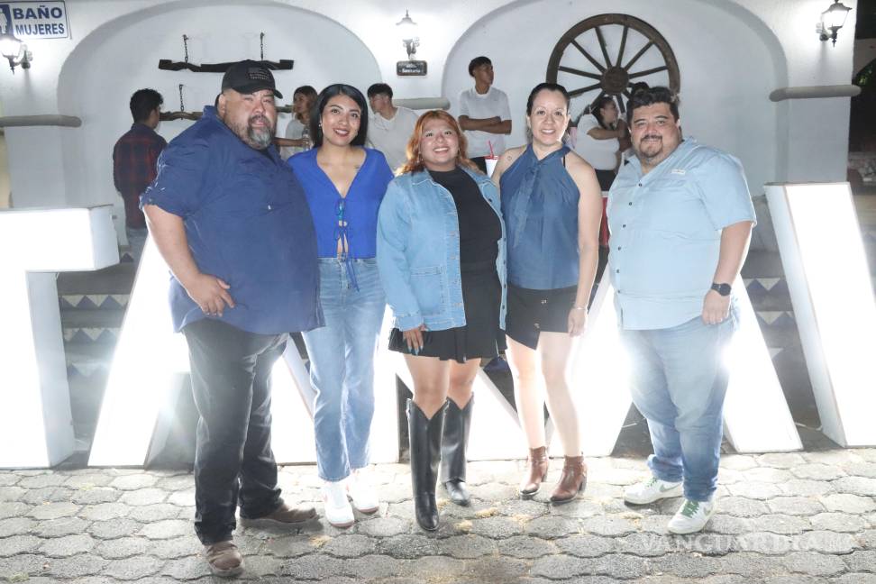 $!Ricardo Valdés, Ale Valdés, Karla Ramos, Ivonne Arriaga y César Martínez.