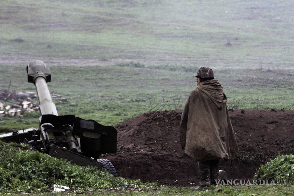 $!Armenia decreta la ley marcial; enfrentamiento con Azerbaiyán dejan 16 soldados muertos y cientos de heridos