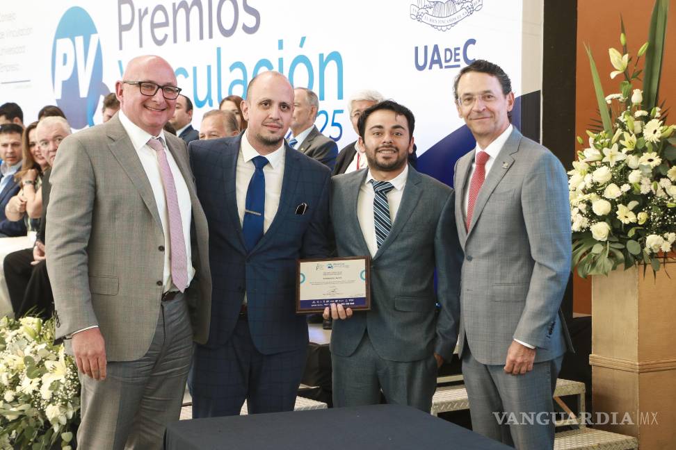 $!Arcsona fue otra de las empresas que recibió reconocimento.