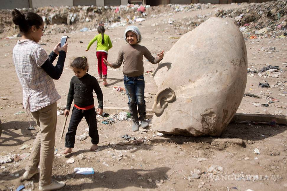 $!Encuentran colosal estatua del faraón Ramsés II en Egipto