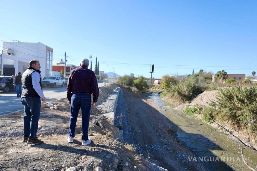 $!La obra en la calle Tezcatlipoca incluyó la construcción de gaviones para estabilizar el talud del arroyo Ceballos, una nueva carpeta asfáltica y mejoras en el drenaje.