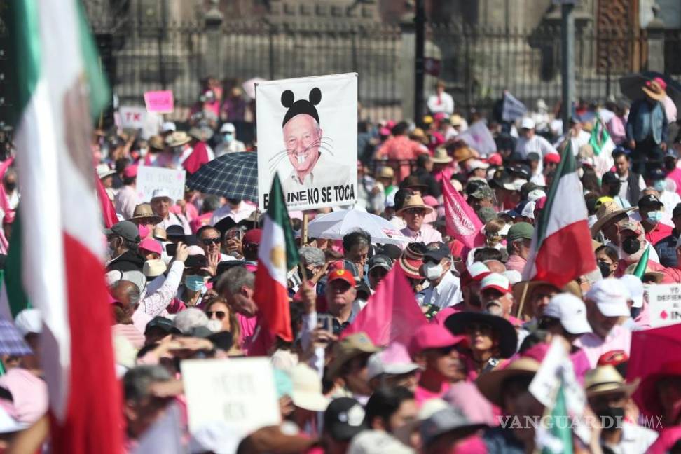 Así toman las calles y plazas miles de mexicanos para defender al INE (Fotos)