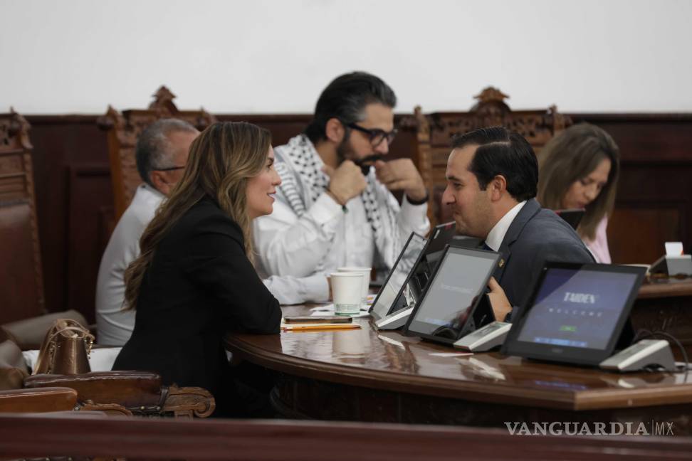 $!El punto de acuerdo exhorta al rector a retirar la placa y sustituirla por una que rinda homenaje a la lucha estudiantil del 68.