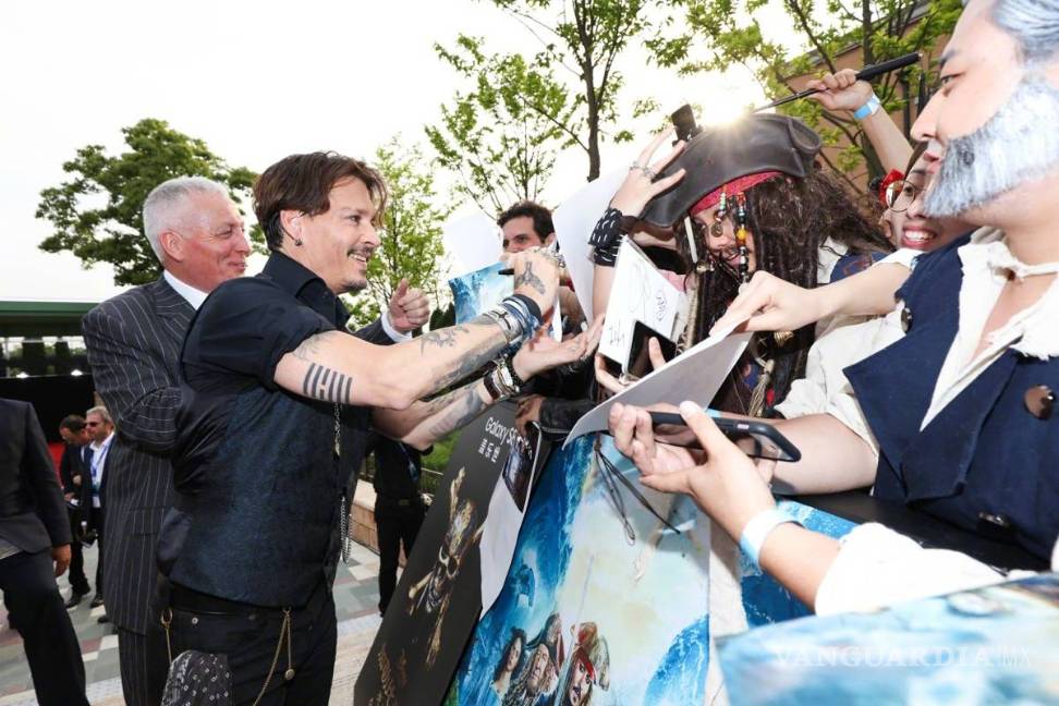 $!Estrenan 'Piratas del Caribe 5' en parque Disney de Shanghái