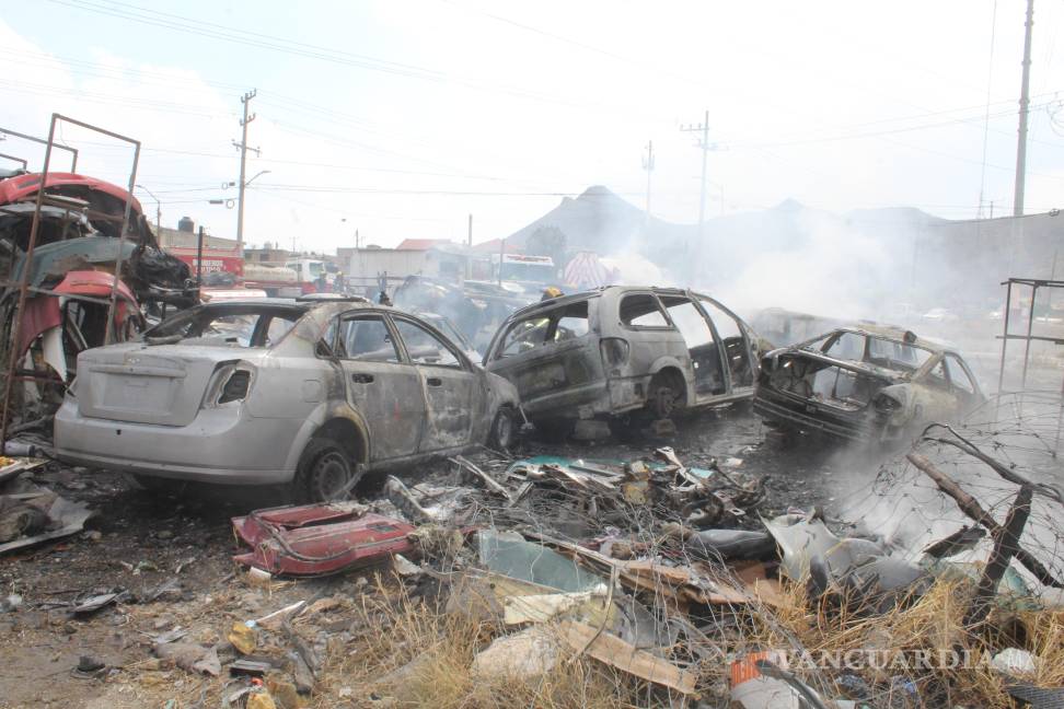 Incendio arrasa con 17 autos, en Saltillo