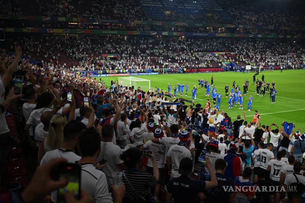 $!Los eslovenos agradecieron el rendimiento de su selección durante esta fase de la Eurocopa.