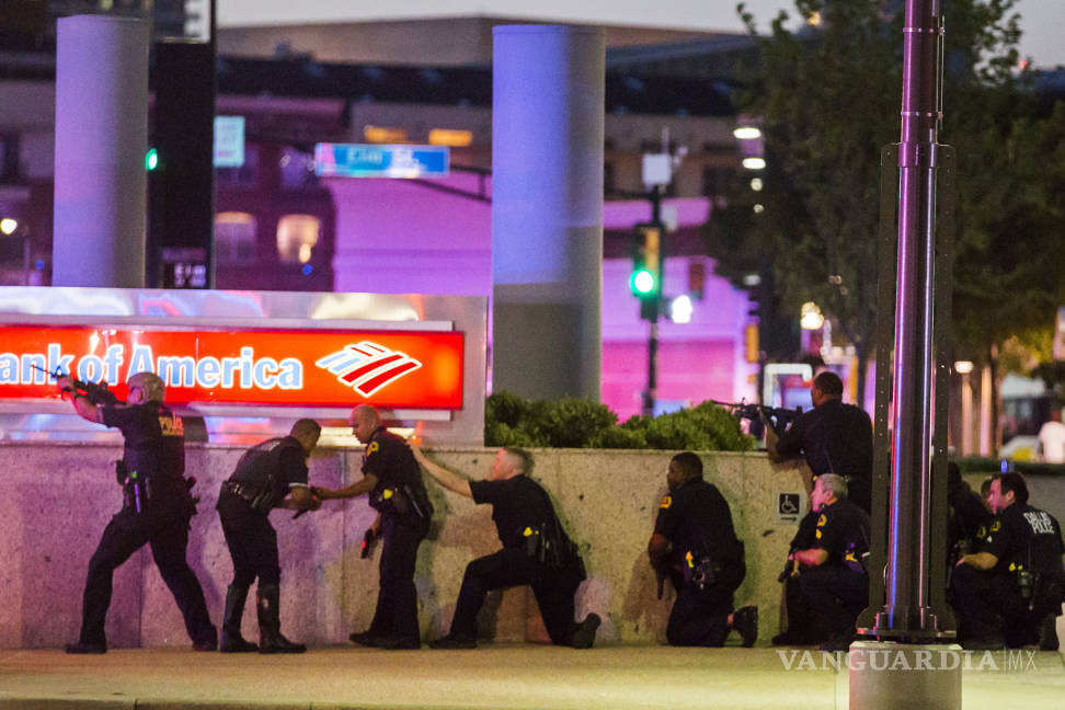 $!Disparan a policías durante manifestación en Dallas; mueren 4 elementos