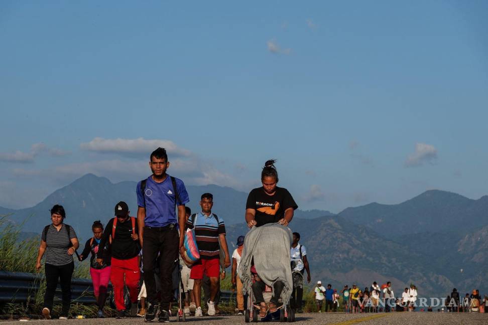 $!La caravana de migrantes llegó hasta la comunidad de Los Corazones, ya en territorio oaxaqueño, donde descansarán y retomarán su camino a Chiquihuite.