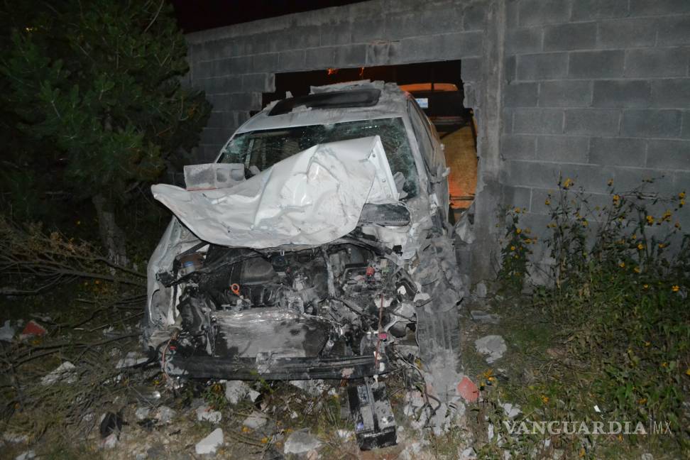 Automovilista derriba barda al sur de la ciudad