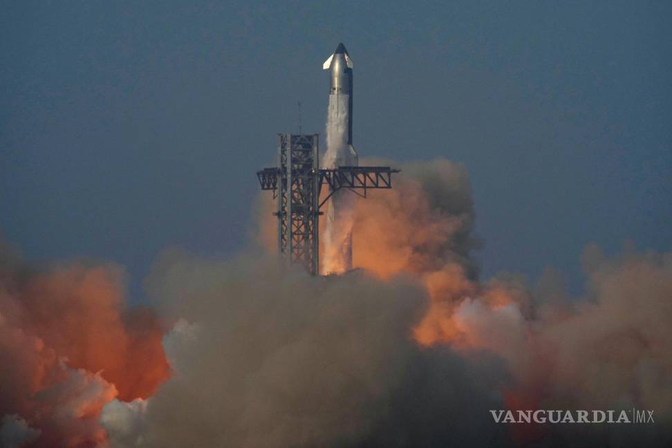 $!El cohete Starship de SpaceX despega desde Starbase. La disputa entre Musk y Trump podría significar que SpaceX realice menos misiones para la NASA.