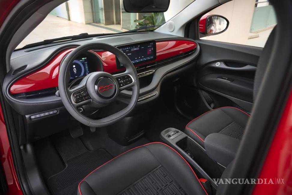 $!El nuevo 500e ofrece tecnología en el automóvil que se basa en el galardonado sistema Uconnect 5 con características y contenido exclusivos de FIAT BEV