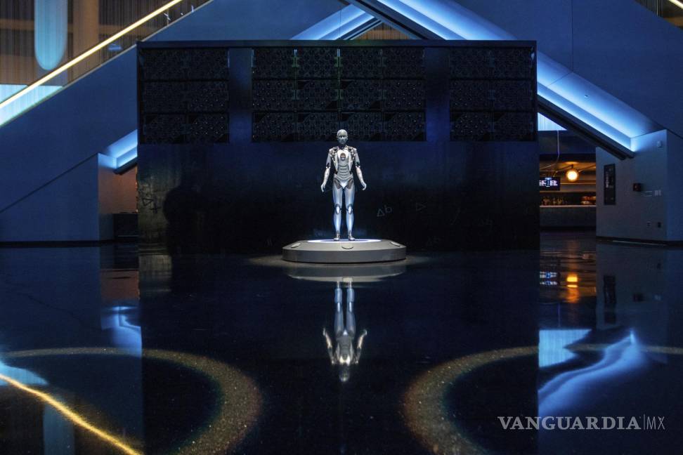 $!Un robot dentro del foro Sphere el 28 de septiembre de 2023 en Las Vegas. U2 inauguró el foro con el primer concierto de su residencia “UV Achtung Baby”.